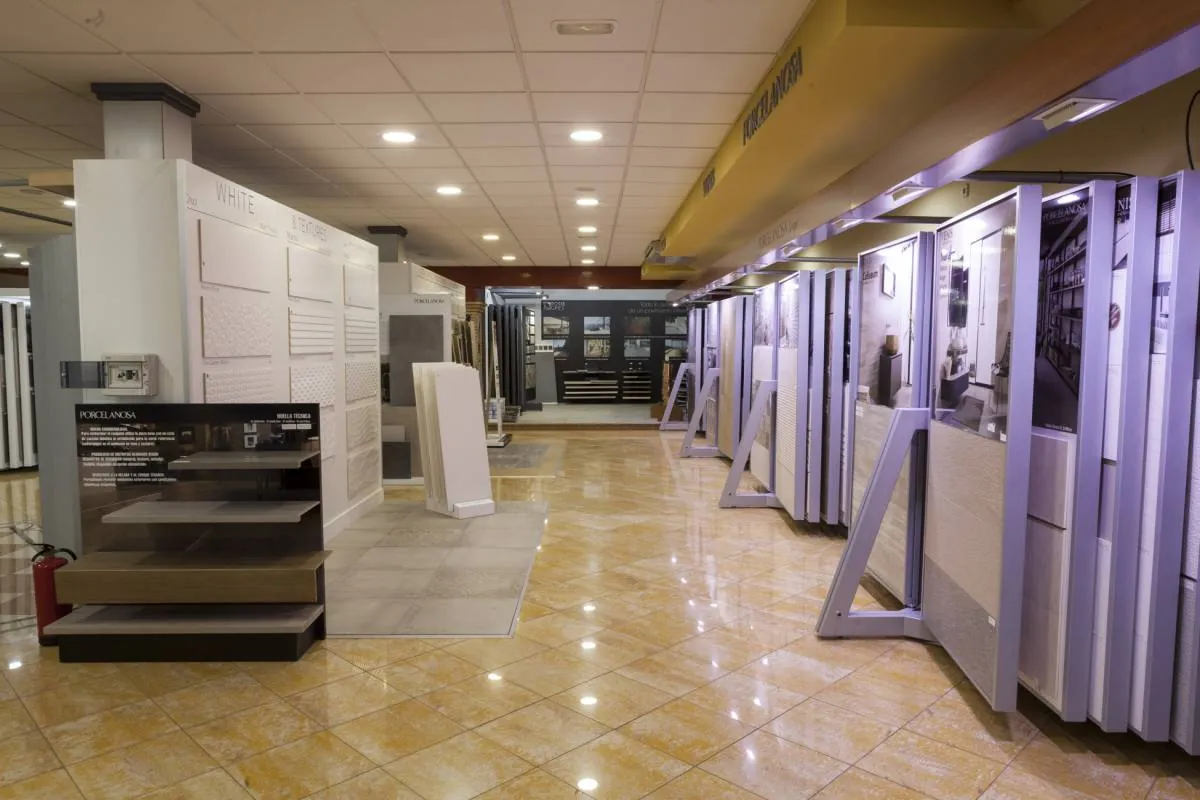 Zona de cerámica y pavimentos de la exposición